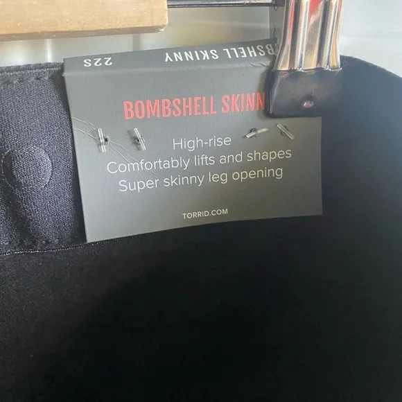 Torrid NWT Bombshell Skinny Premium Stretch Hi-Rise Jean Grenada Size 22 Short S - Picture 7 of 14